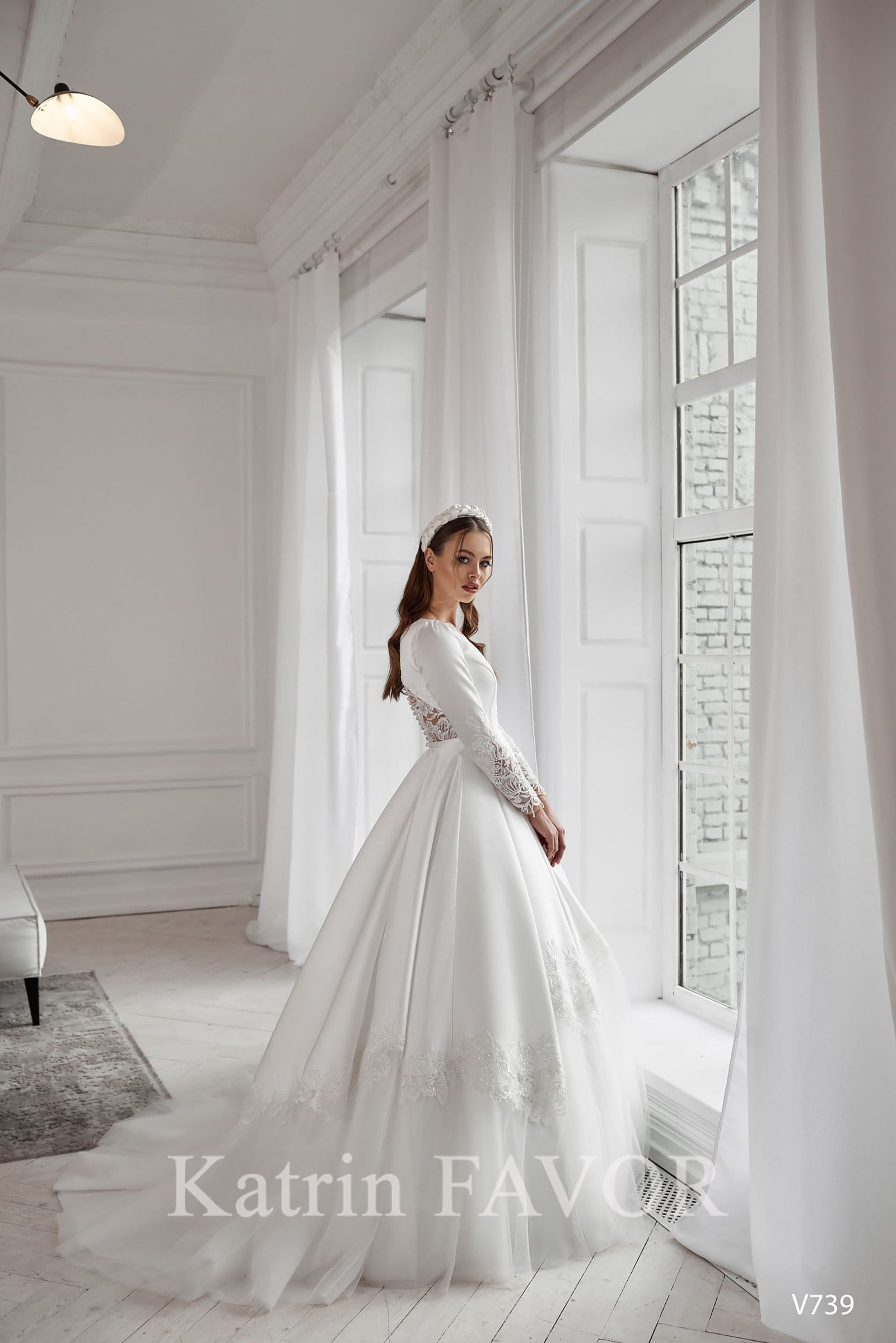 KatrinFAVORboutique-Long sleeve winter wedding dress