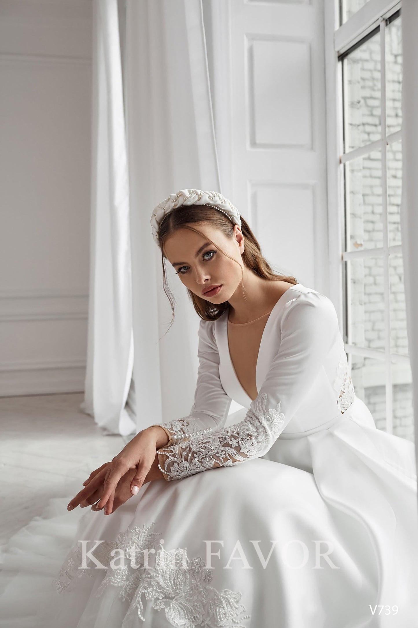 KatrinFAVORboutique-Long sleeve winter wedding dress