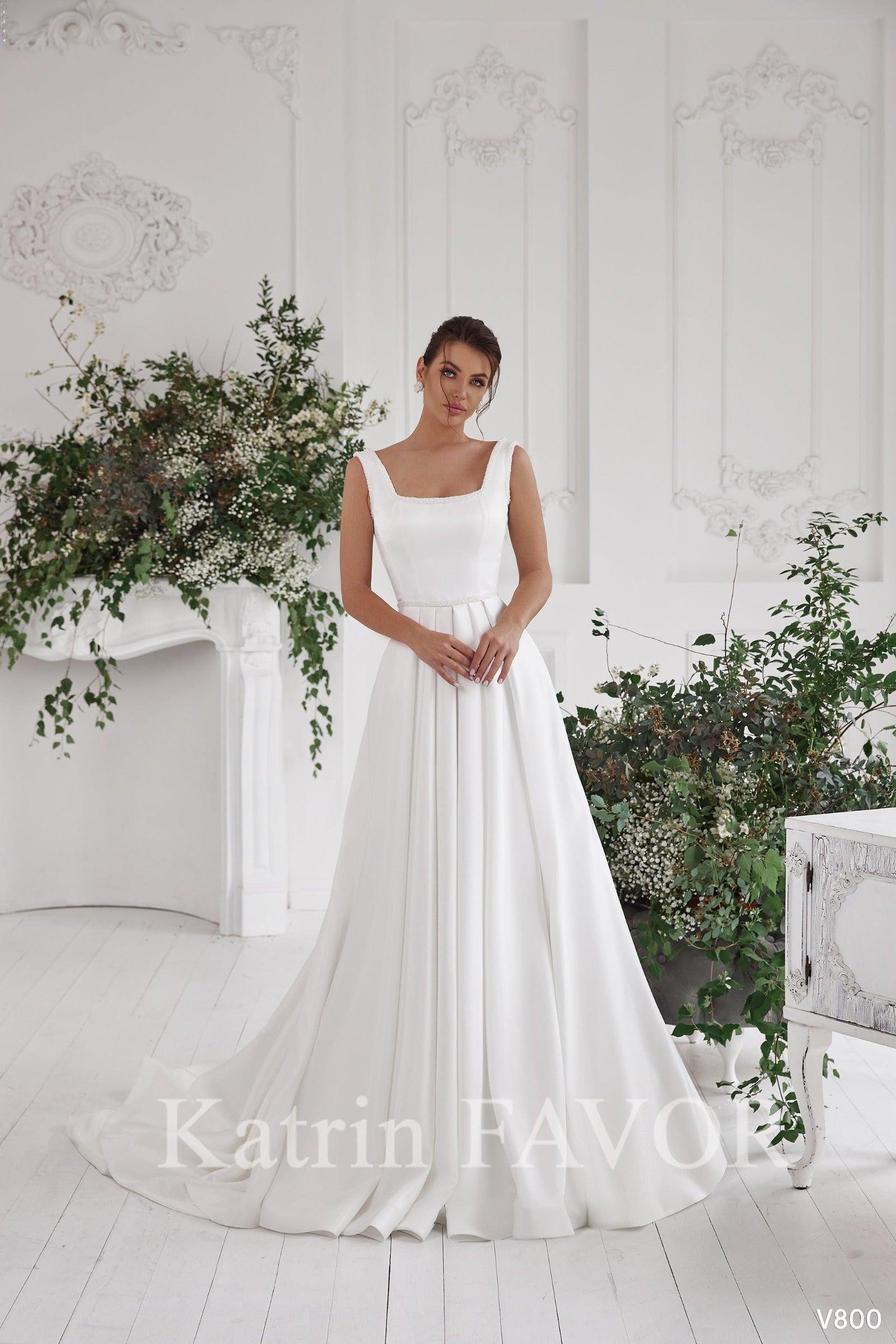KatrinFAVORboutique-Square neck simple wedding dress