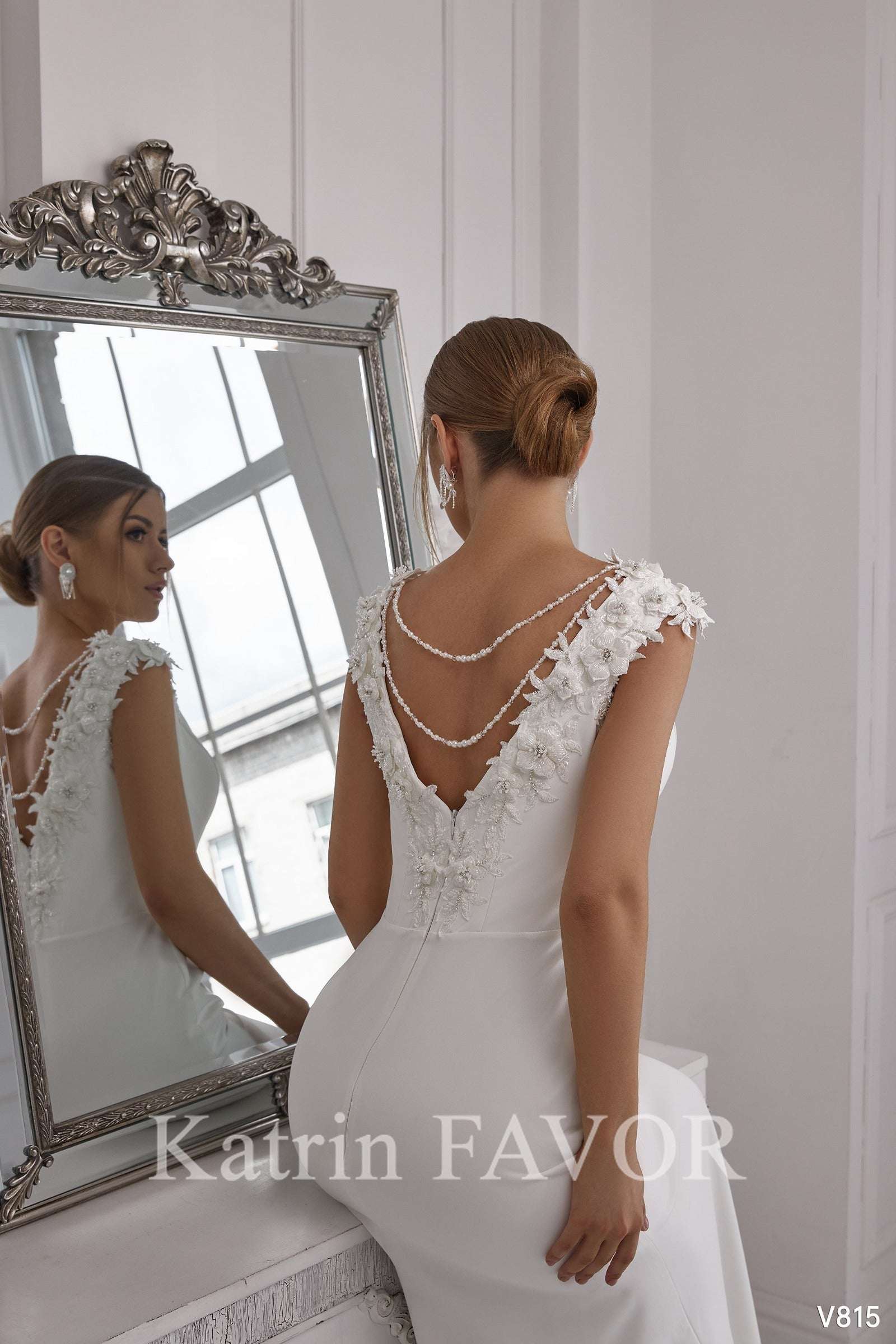 KatrinFAVORboutique-Minimal wedding dress Low back wedding dress