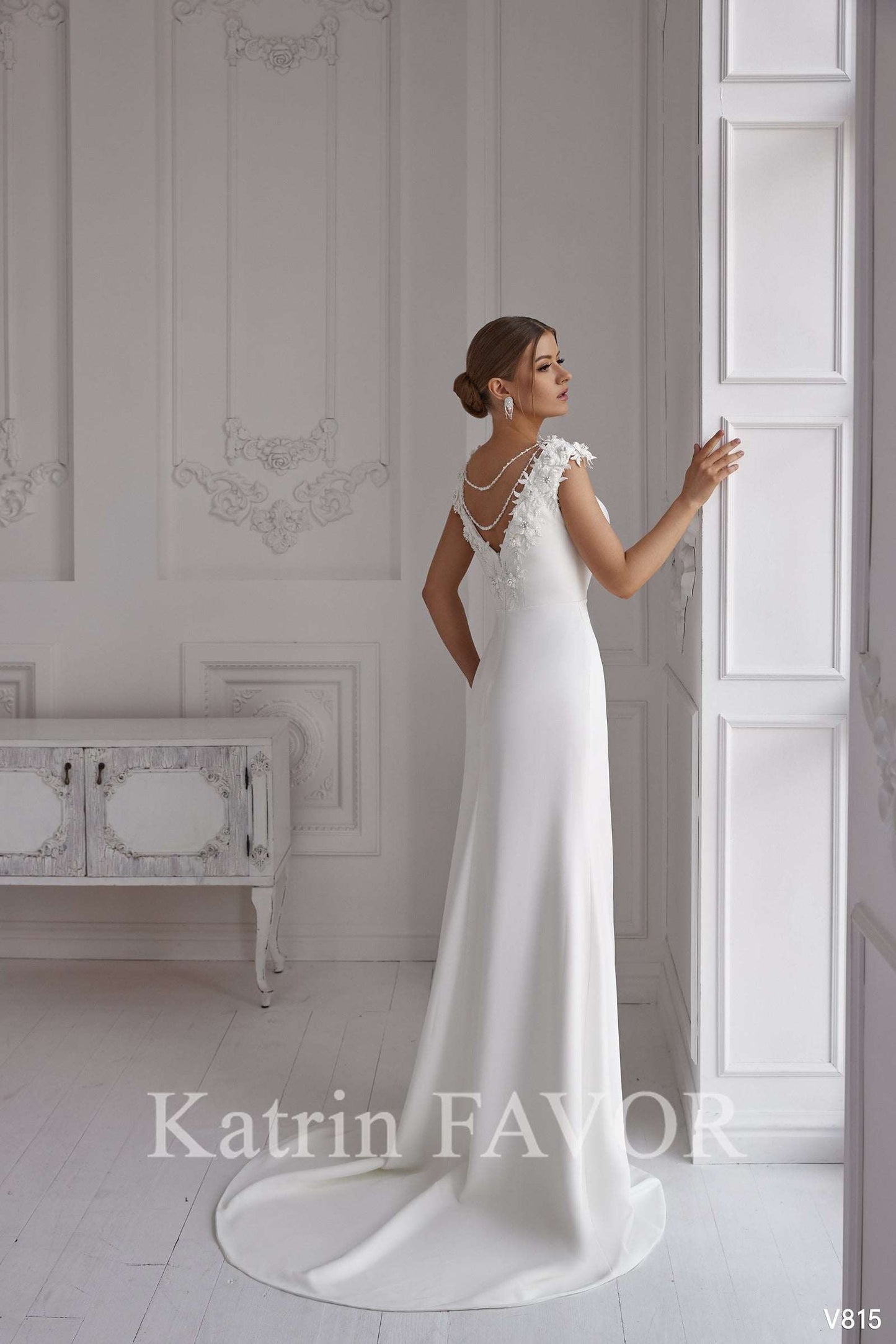 KatrinFAVORboutique-Minimal wedding dress Low back wedding dress