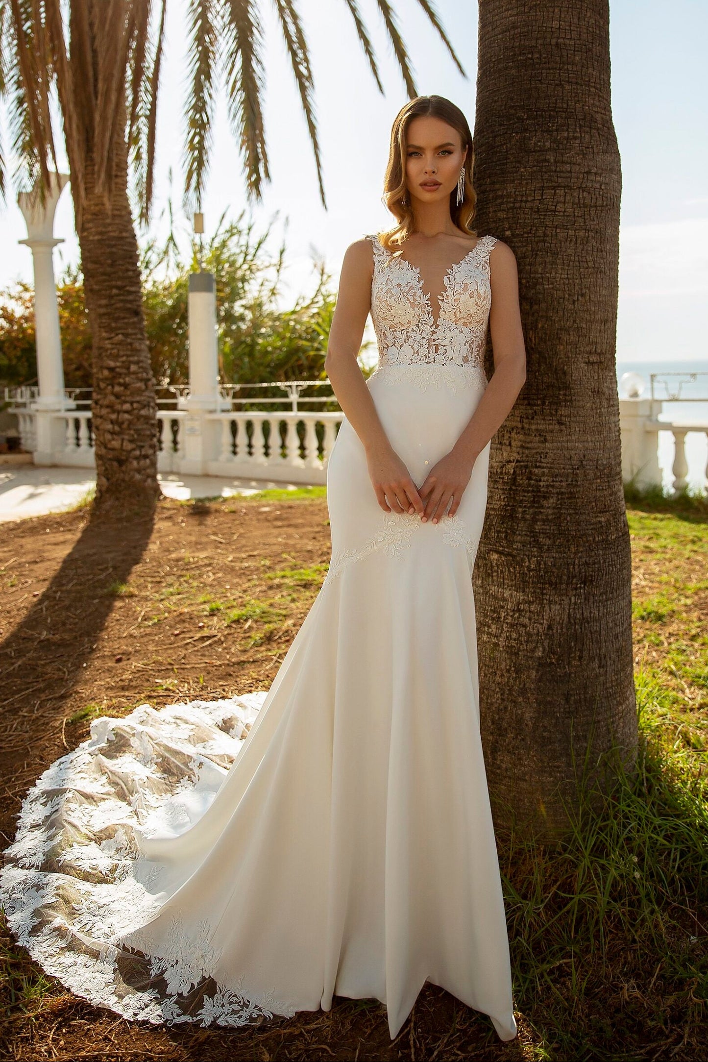 Sexy mermaid wedding dress with lace train