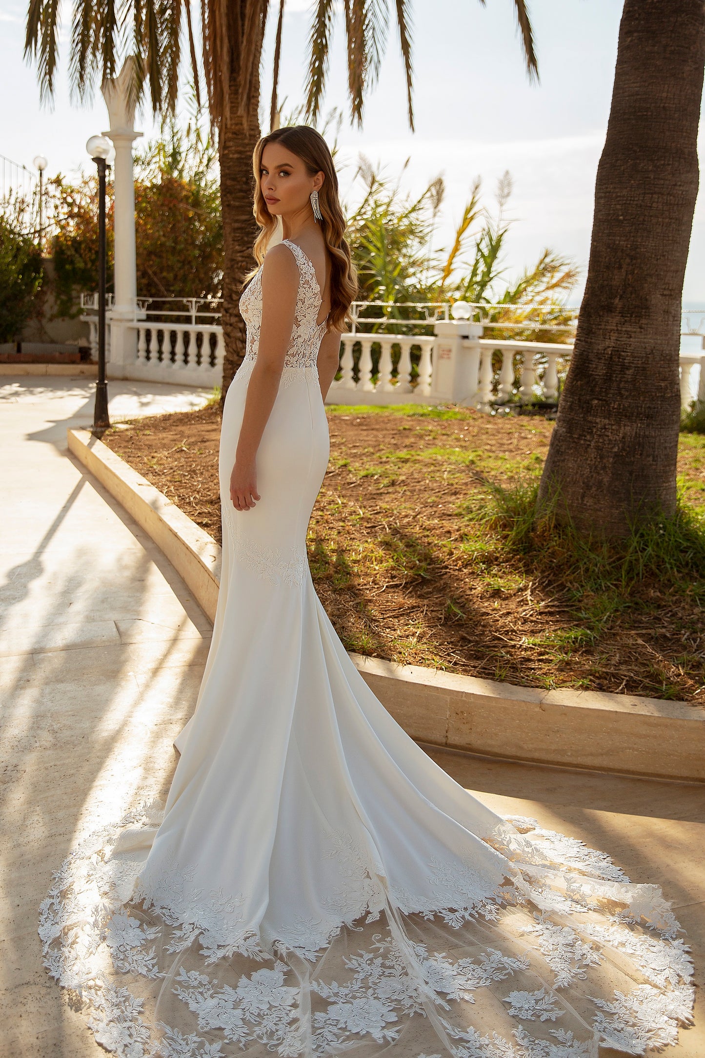 Sexy mermaid wedding dress with lace train