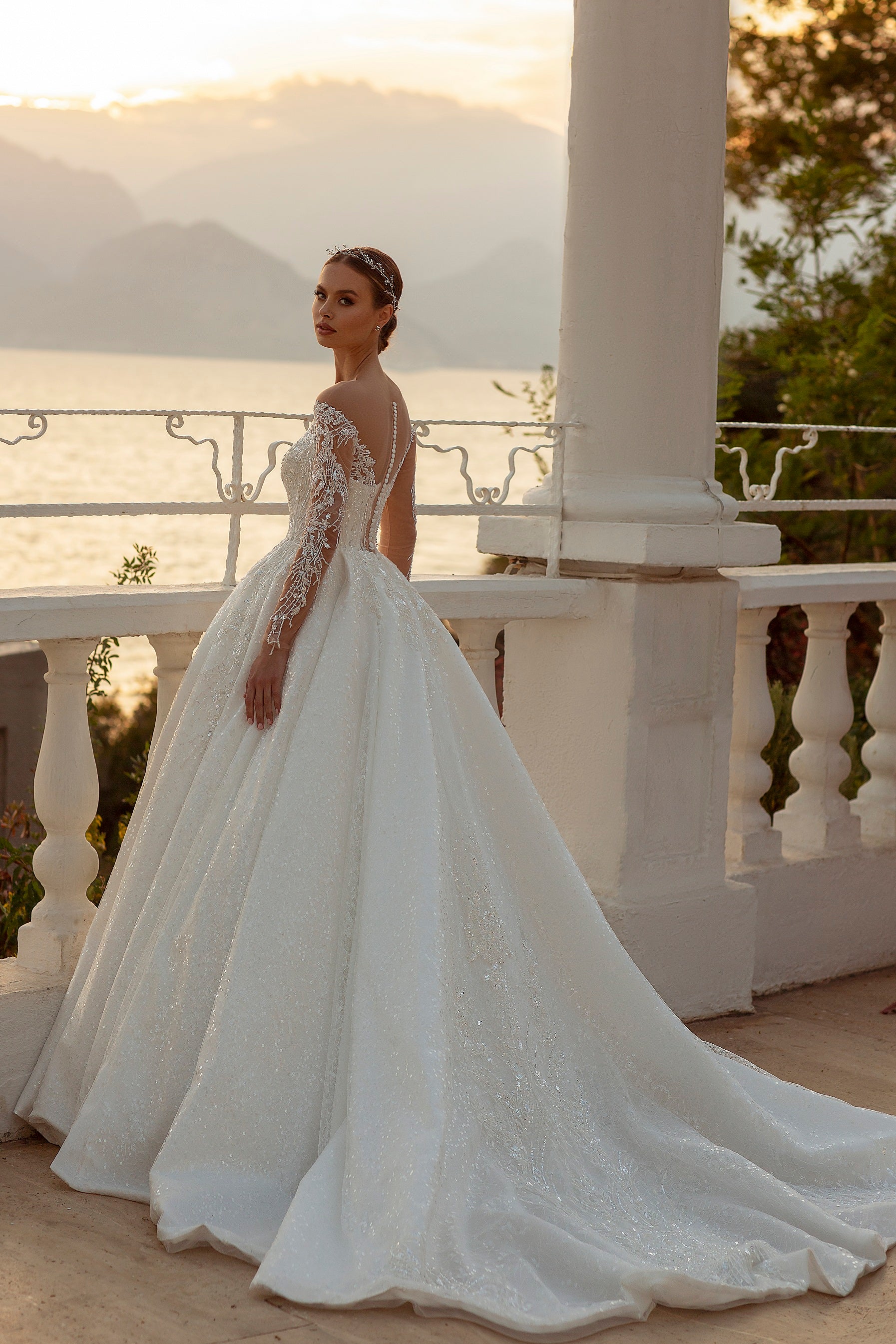 KatrinFAVORboutique-Puffy wedding dress with lace sleeves Bridal couture 