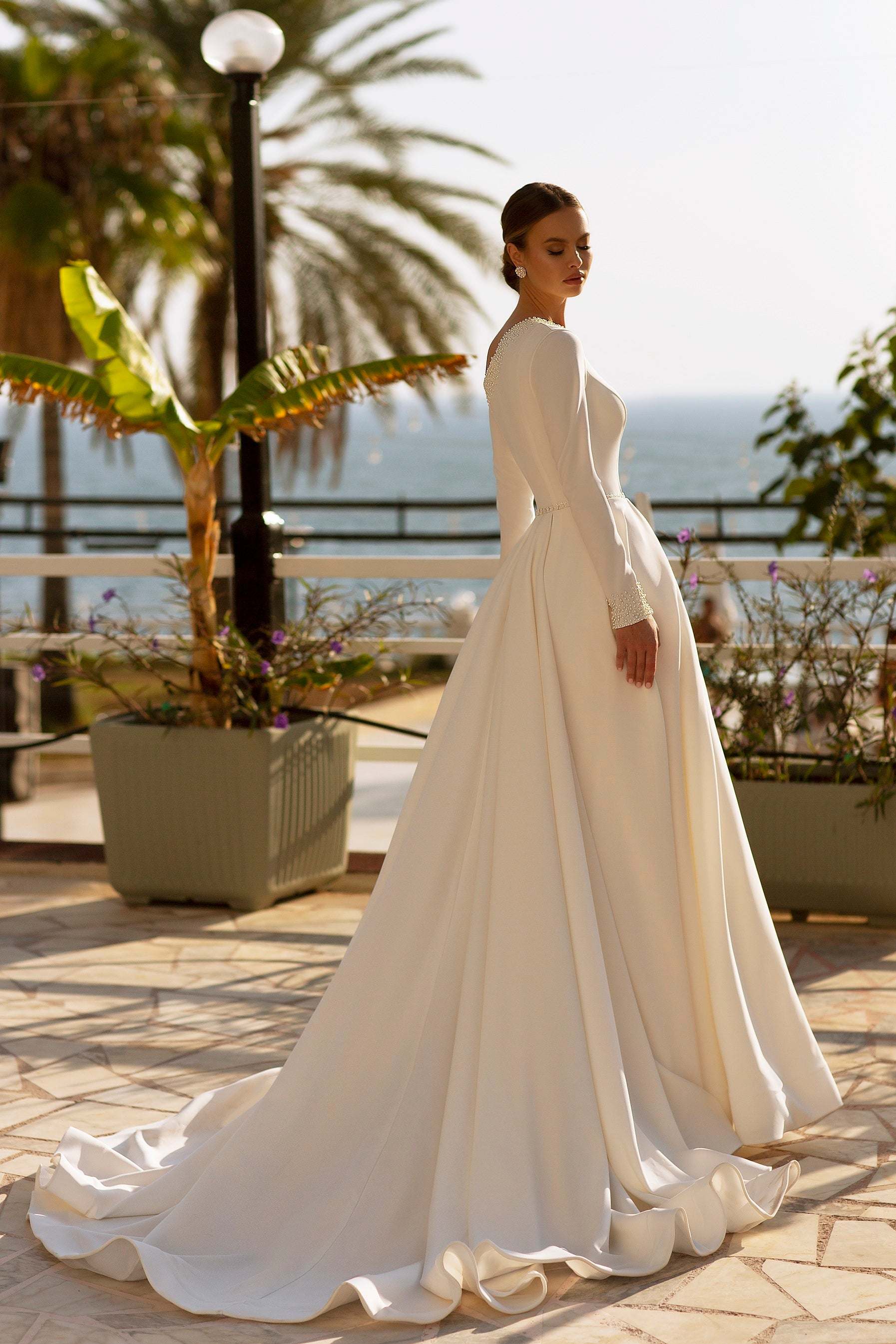 Long sleeve minimal wedding dress Court marriage dress KatrinFAVOR Katrin FAVOR boutique